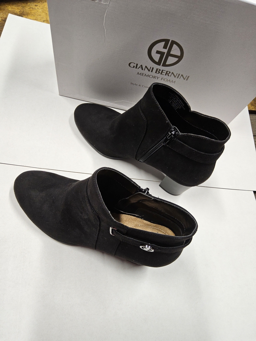 Customer Return Size 10M Giani Bernini Black Suede Ankle Boots with Heel